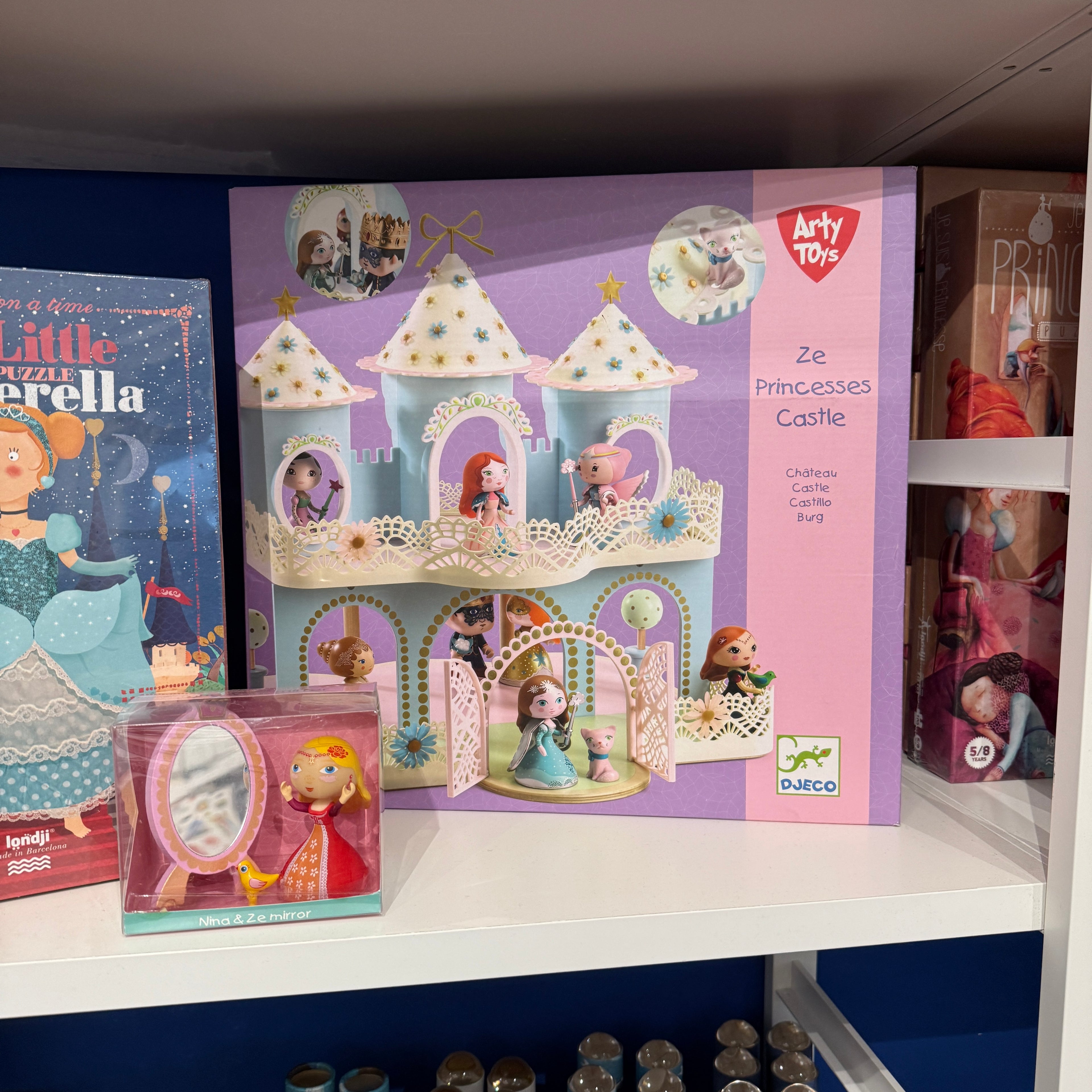 Djeco Arty Toys "Ze Princesses Castle"