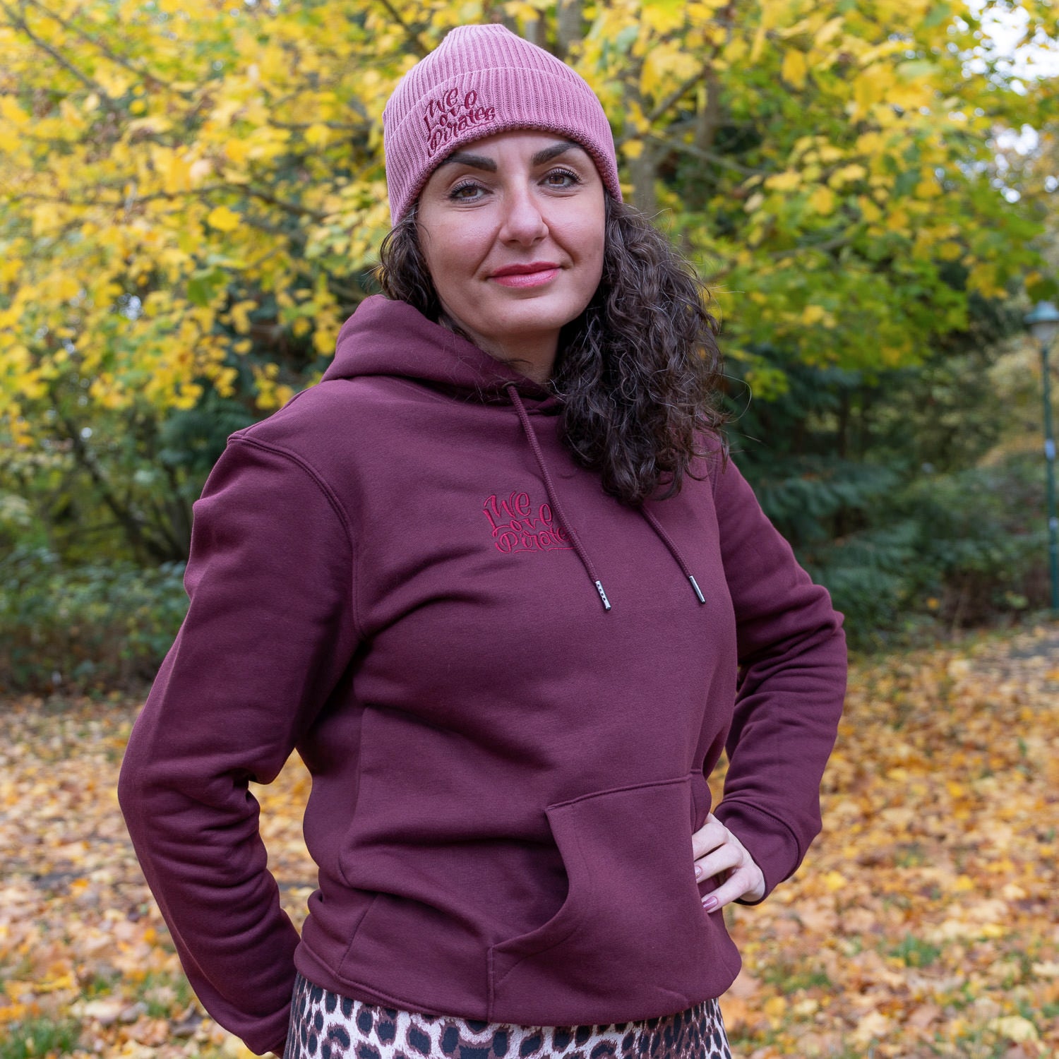 »We Love Pirates« Störtebeker HOODIE (Unisex) - Stick