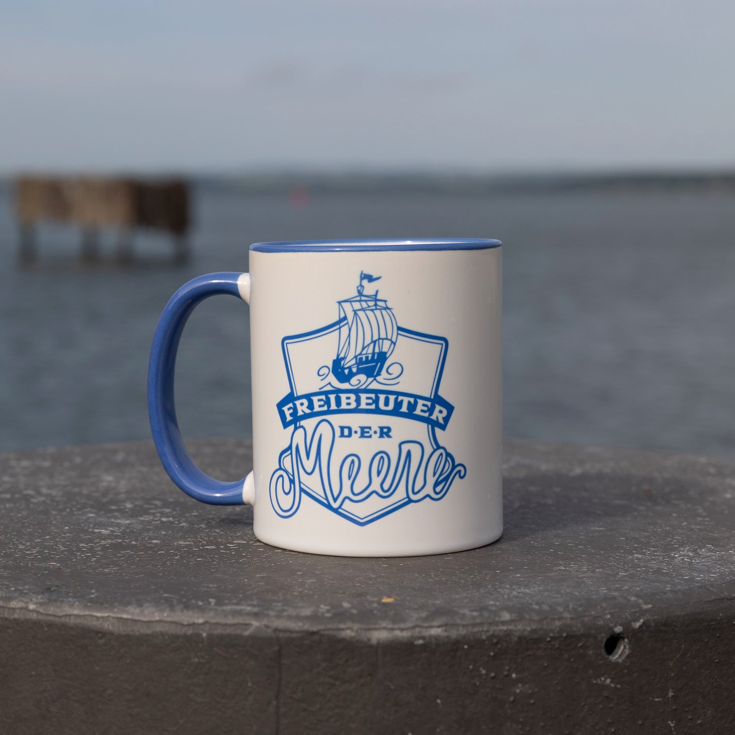 Keramik-Tasse – „Freibeuter der Meere“