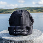 Störtebeker Unisex Mütze „Verraten & Verkauft“ in Schwarz