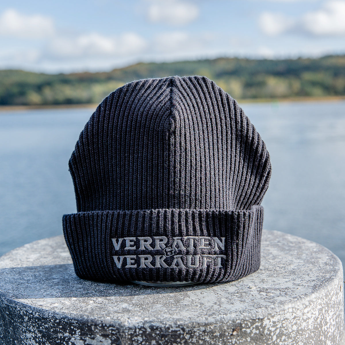 Störtebeker Unisex Mütze „Verraten & Verkauft“ in Schwarz