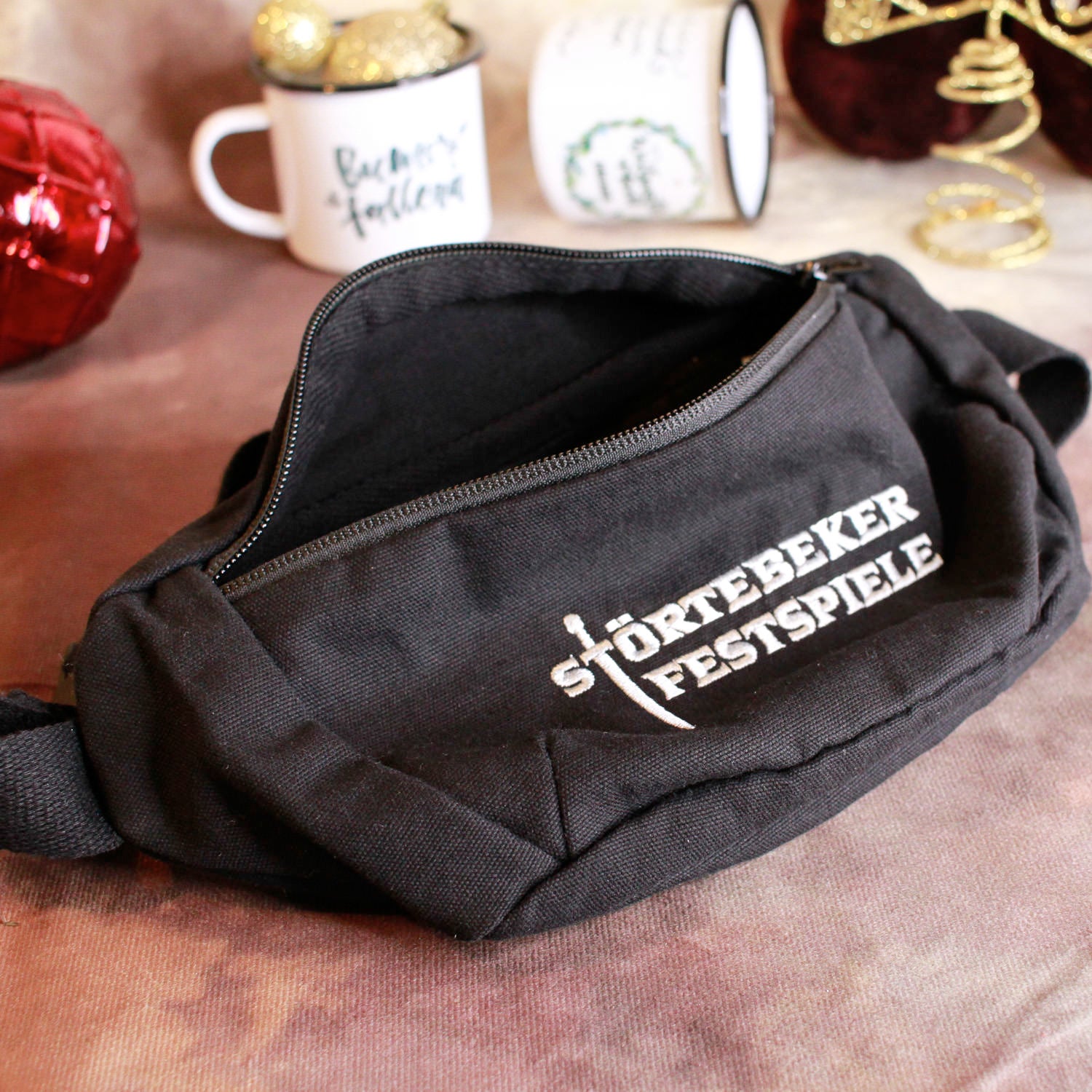 Bauchtasche mit Schriftzug