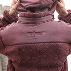 »Gottes Freund 2.0« – Störtebeker SHERPA-Jacke mit kuschligem Polarfleece innen & beidseitig außen bestickt Unisex – Rotbraun