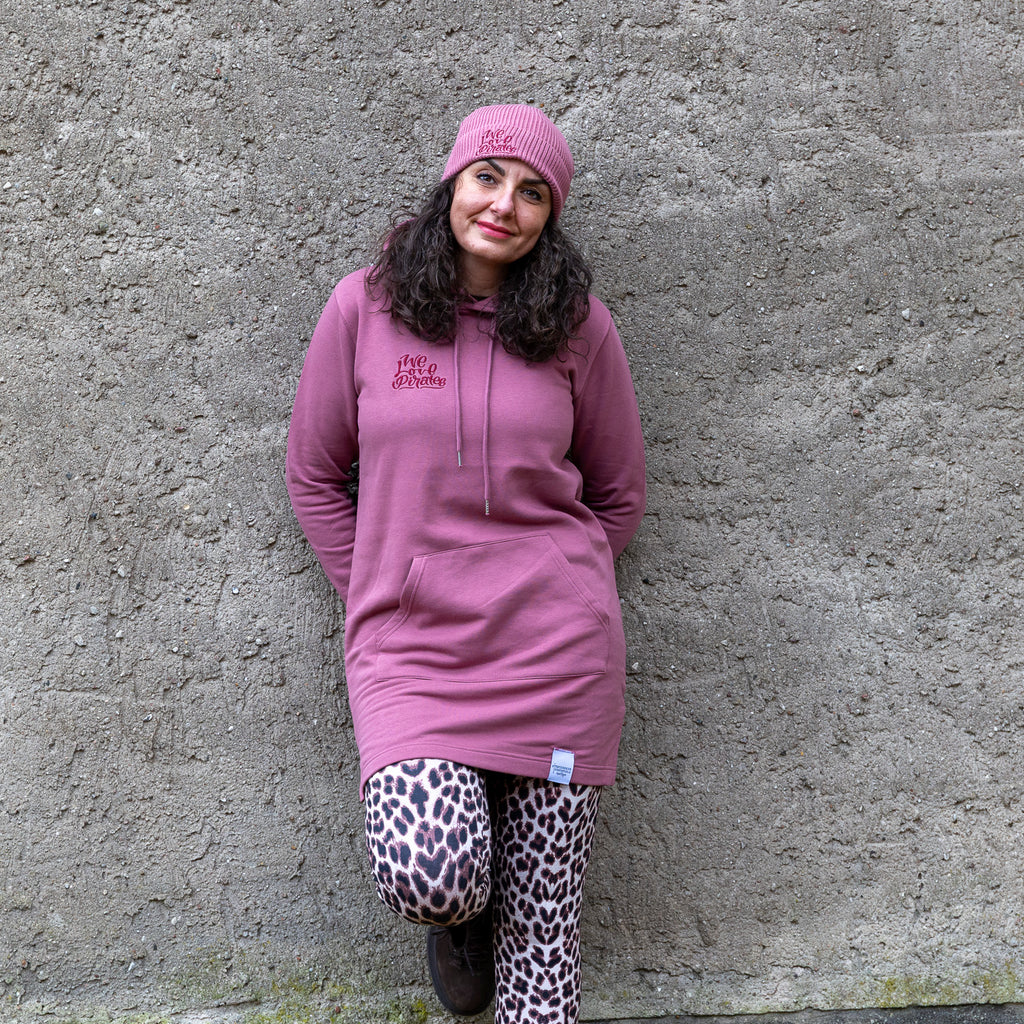 »We Love Pirates« – Störtebeker Hoodie-Kleid (Unisex) mit Stick – Rosa