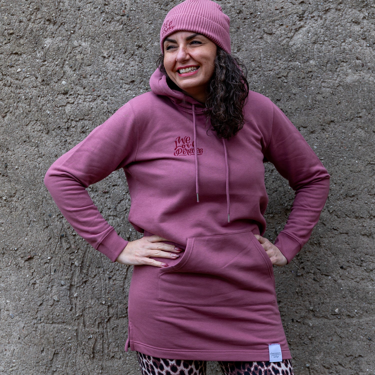 »We Love Pirates« – Störtebeker Hoodie-Kleid (Unisex) mit Stick – Rosa