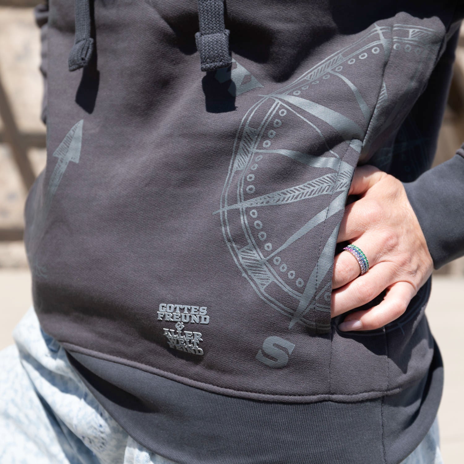 Störtebeker Hoodie „Legende“ – All-Overprint in Graphitgrau