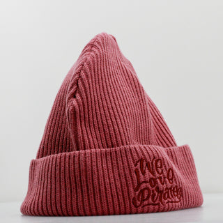 Störtebeker Strick-Mütze – „We love pirates“ | Dunkelrot auf Rose