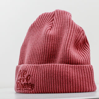 Störtebeker Strick-Mütze – „We love pirates“ | Dunkelrot auf Rose