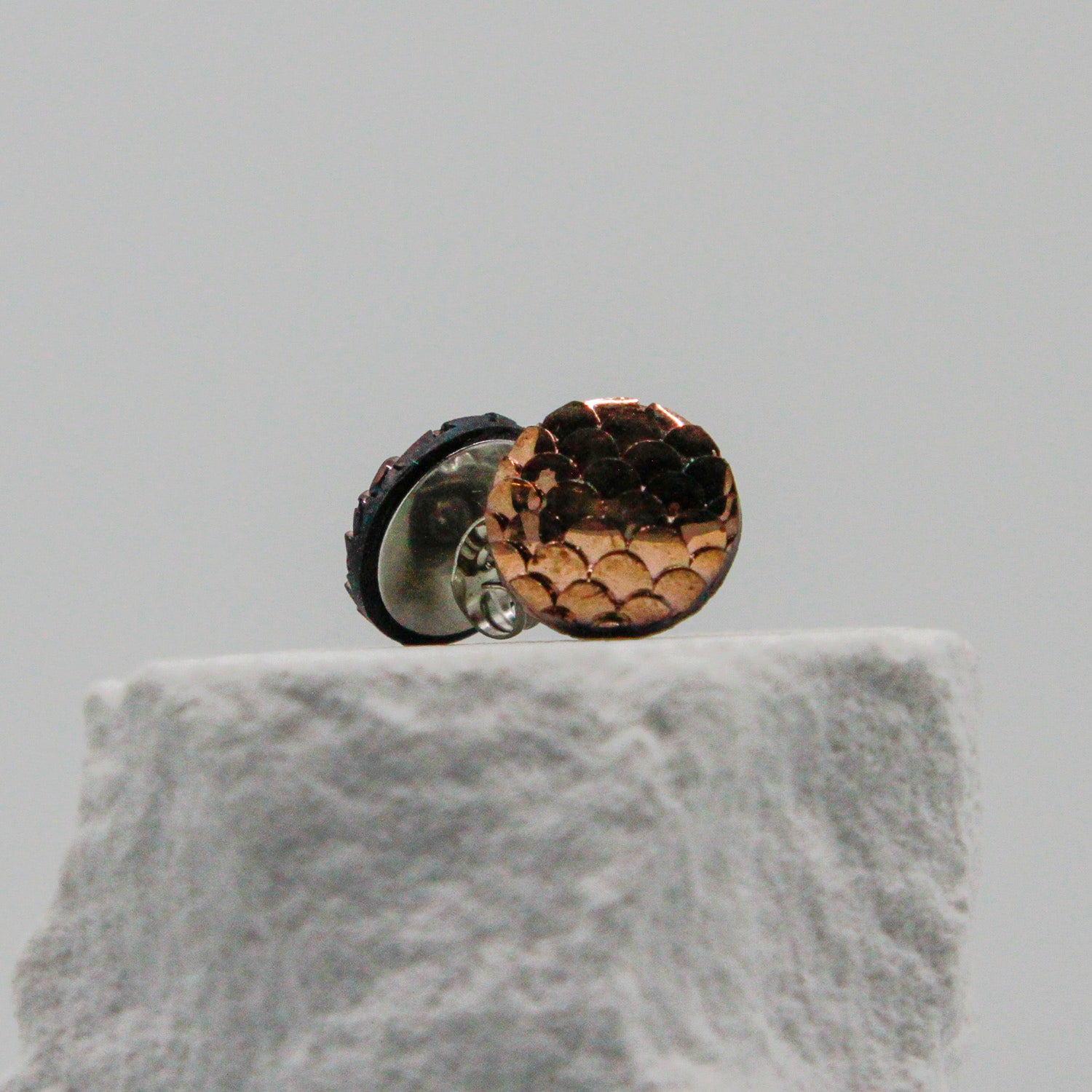 Ohrstecker Fischschuppen kupfer