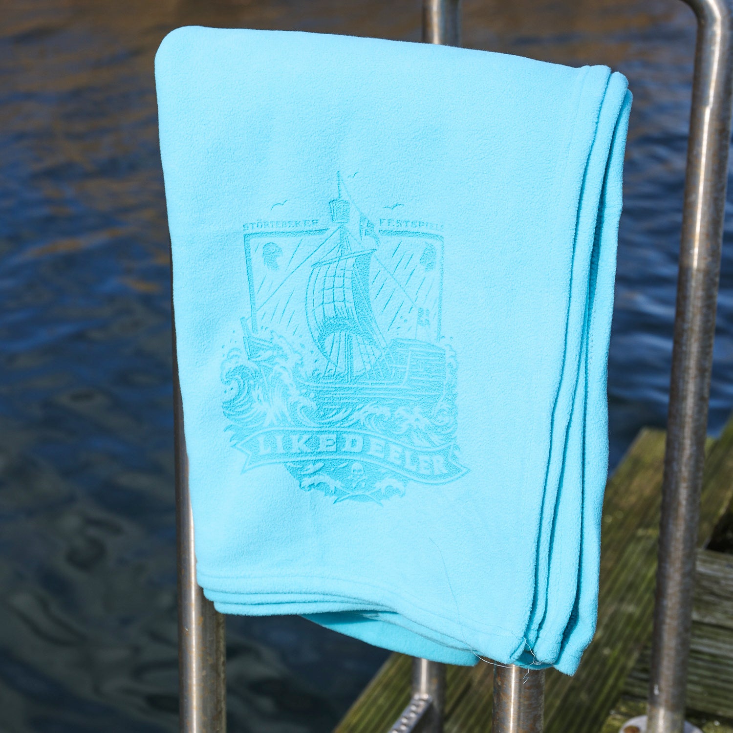 Störtebeker Fleecedecke „Likedeeler"