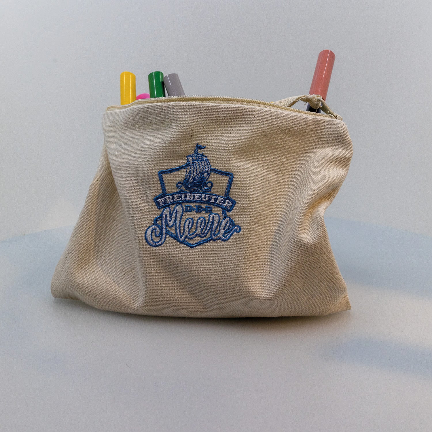 Störtebeker „Freibeuter der Meere“ – Pencil-Case, gestickt in Ralswiek