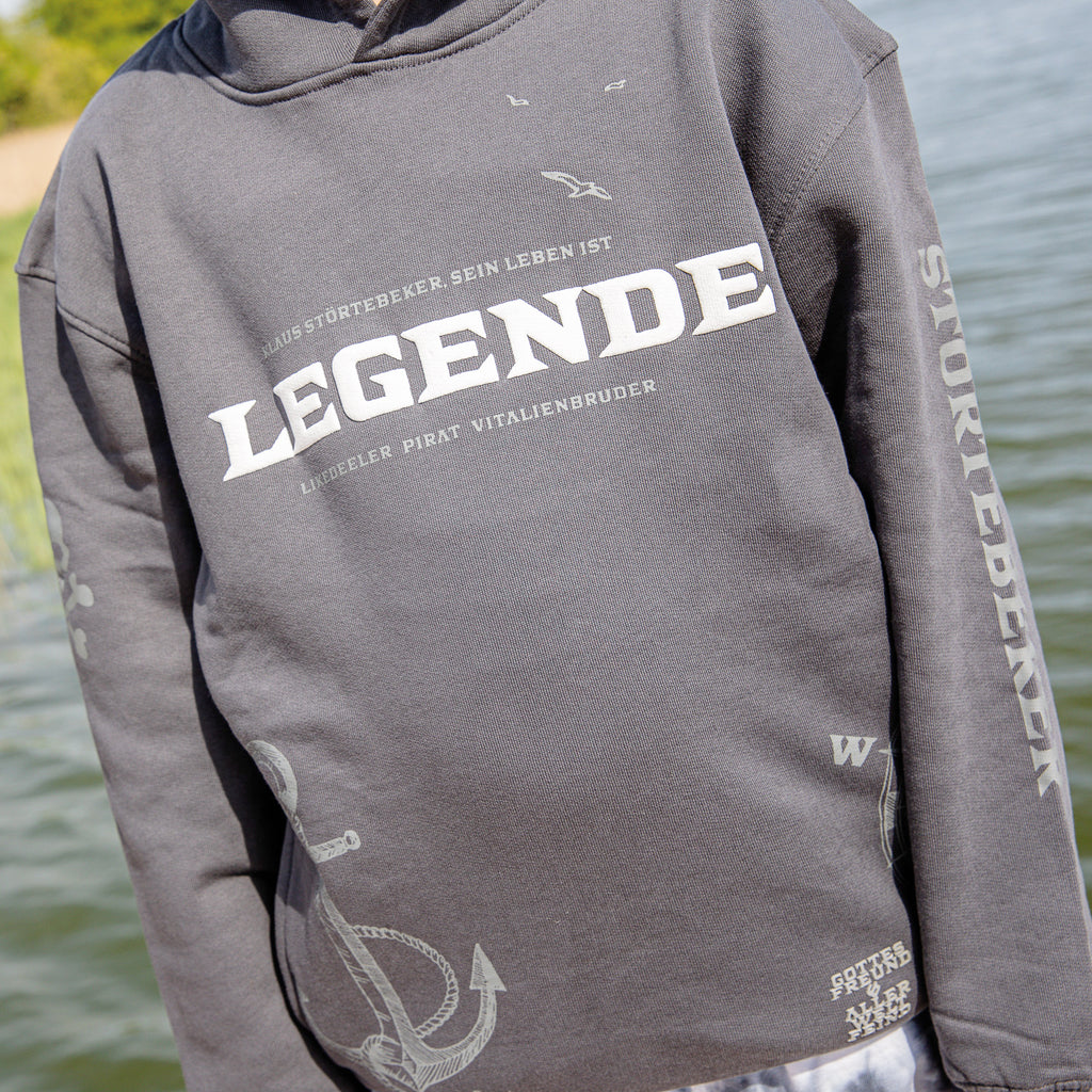 Störtebeker Kinder Hoodie „Legende“  All-Overprint in Graphitgrau