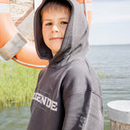 Störtebeker Kinder Hoodie „Legende“  All-Overprint in Graphitgrau