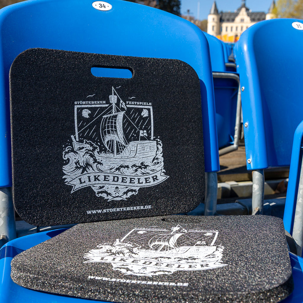 Störtebeker Sitzkissen „Likedeeler“ in schwarz