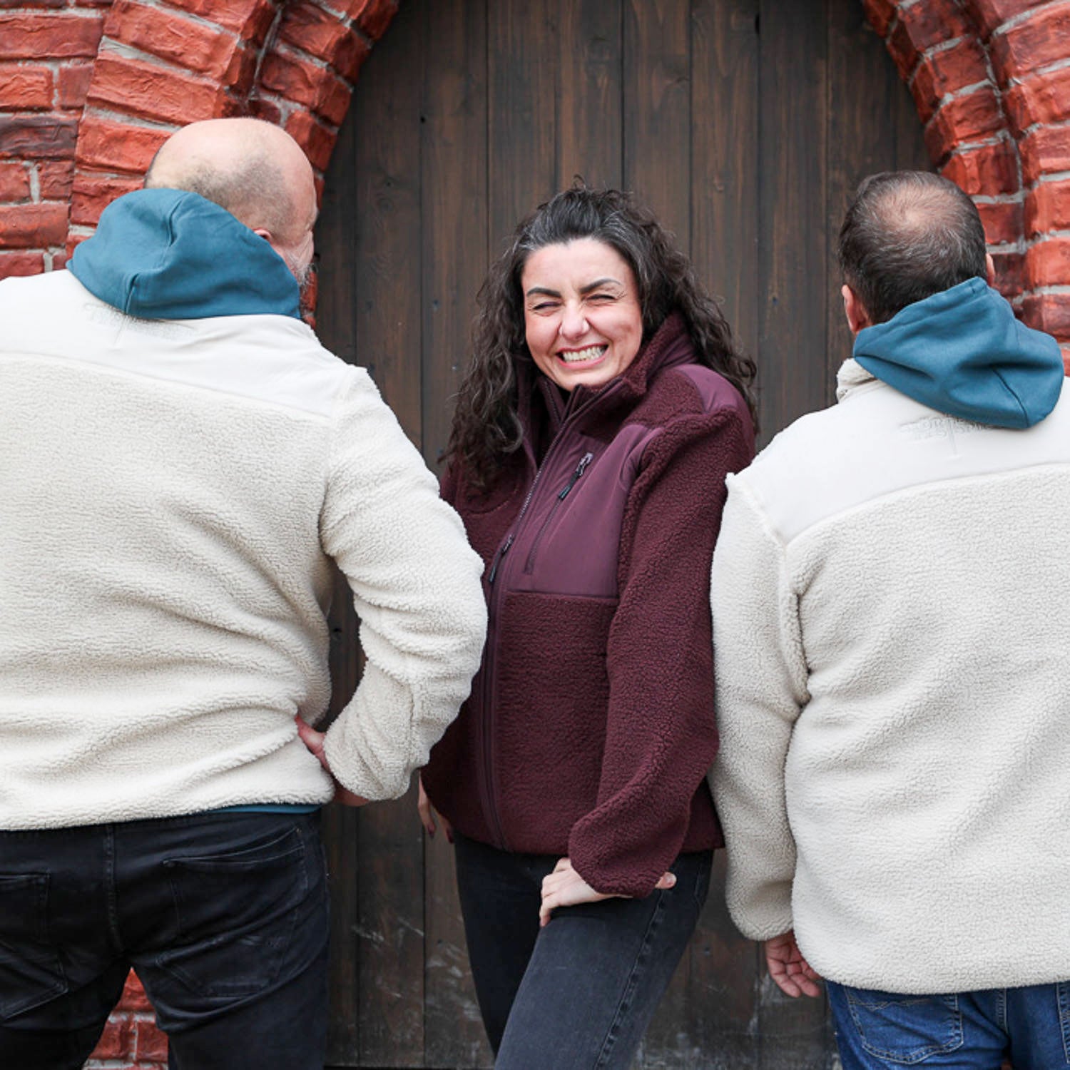 »Gottes Freund 2.0« – Störtebeker SHERPA-Jacke mit kuschligen Polarfleece innen & beidseitig bestickt Unisex - Beige
