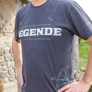Störtebeker T-SHIRT „Legende“ – All-Overprint in Graphitgrau
