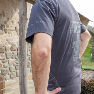 Störtebeker T-SHIRT „Legende“ – All-Overprint in Graphitgrau