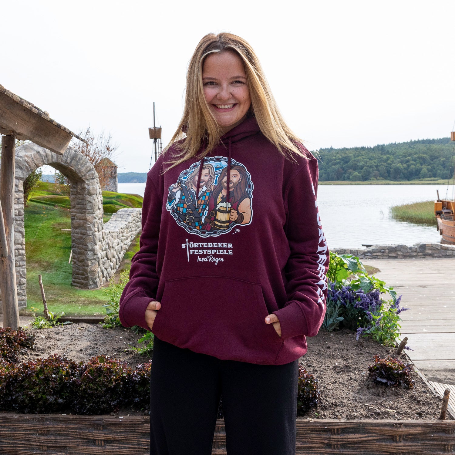 Klaus & Goedeke 2025 – Störtebeker HOODIE (Unisex) – burgund