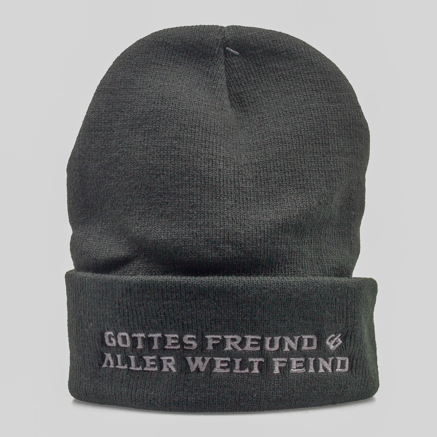 Störtebeker Mütze – „Gottes Freund, aller Welt Feind“ | Stick auf schwarz