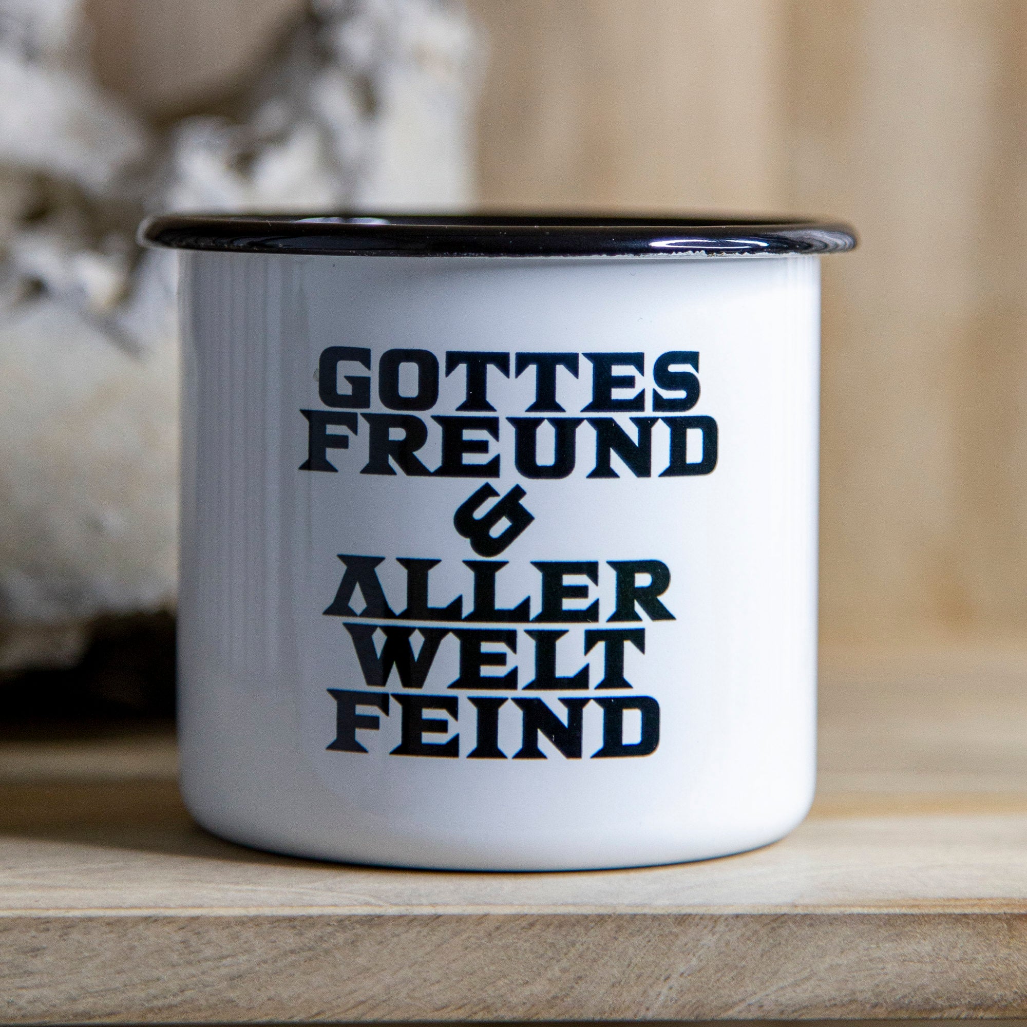 Emaille-Tasse „Gottes Freund aller Welt Feind“