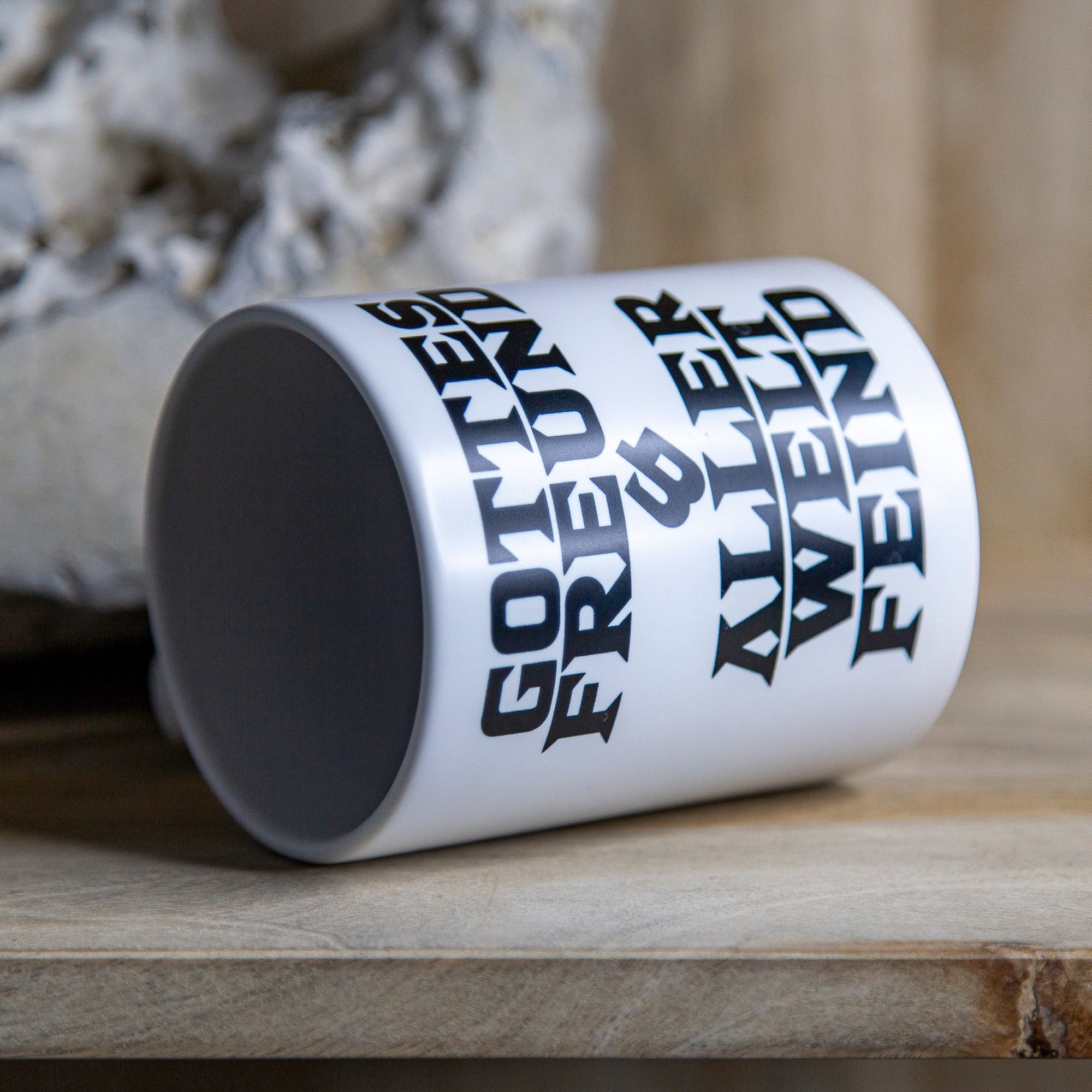 Keramik-Tasse „Gottes Freund aller Welt Feind“