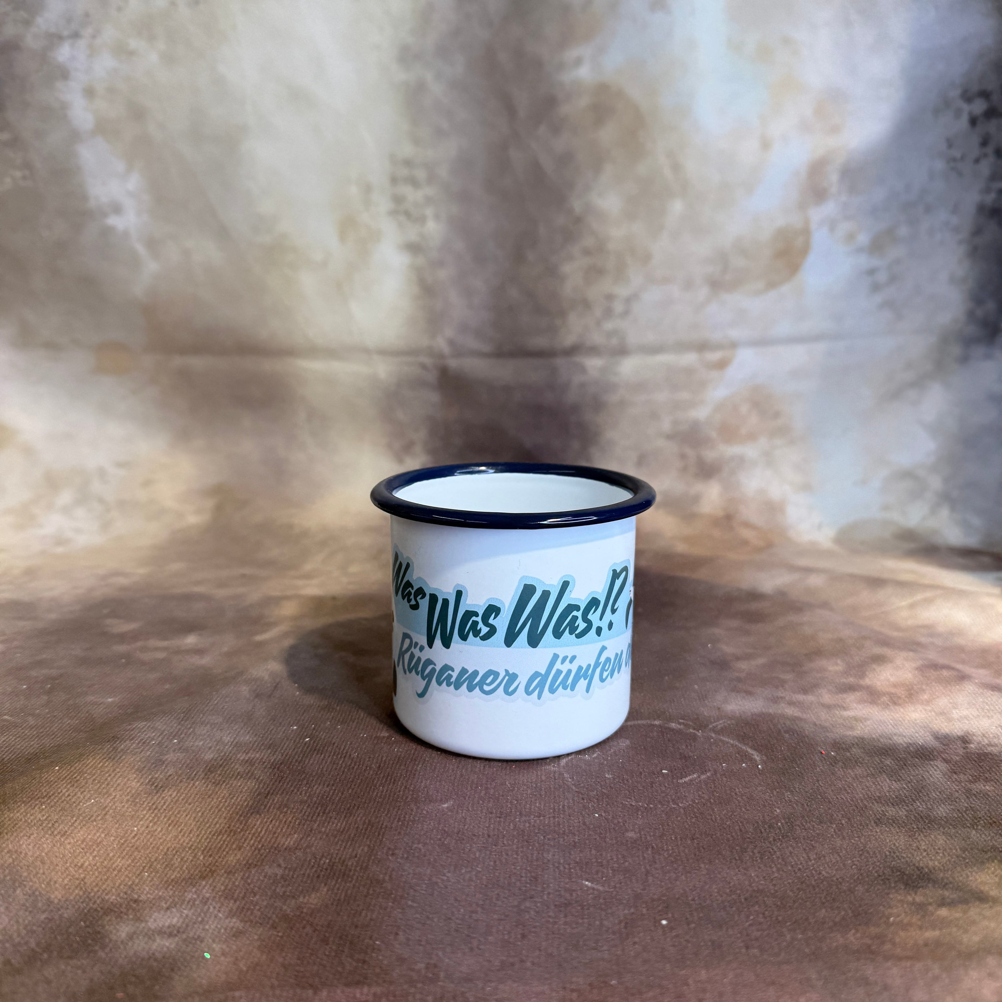 Emaille-Tasse „Möwenschiet“